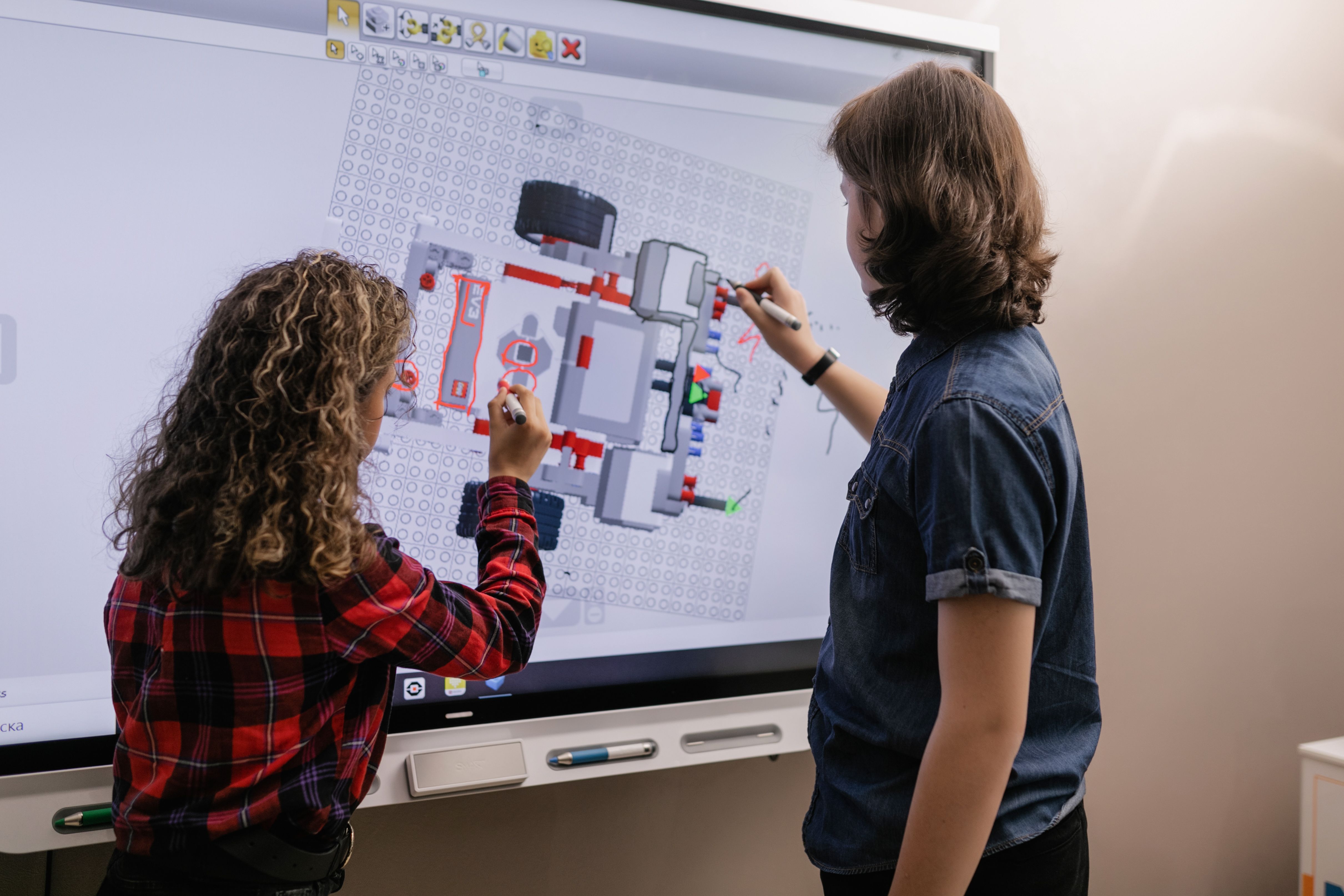 À l&#039;approche de la rentrée des classes, si on parlait des écrans numériques interactifs (ENI) ?