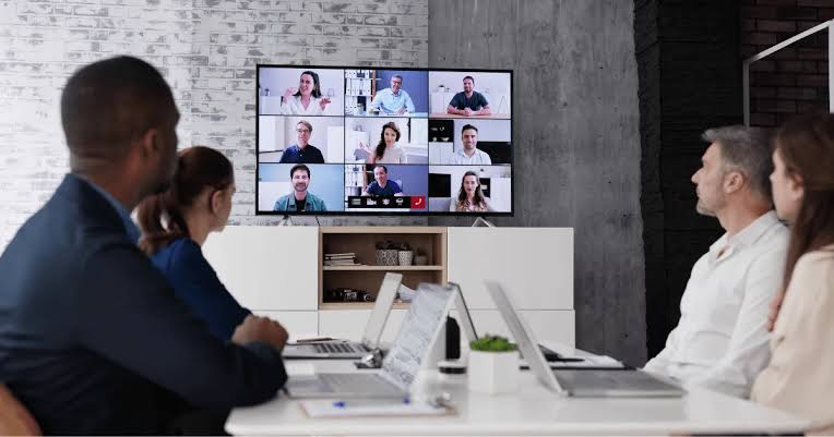 Salle hybride : comment faire en sorte que personne ne soit un participant de seconde zone ?